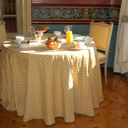 Bed and breakfast Chateau De Valmousse