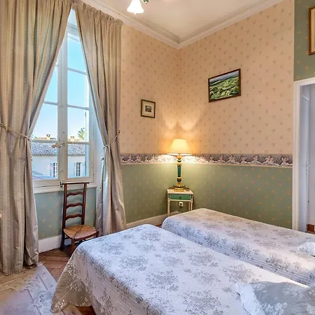 Bed and breakfast Chateau De Valmousse