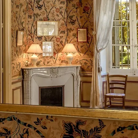 Chateau De Valmousse Bed and breakfast *